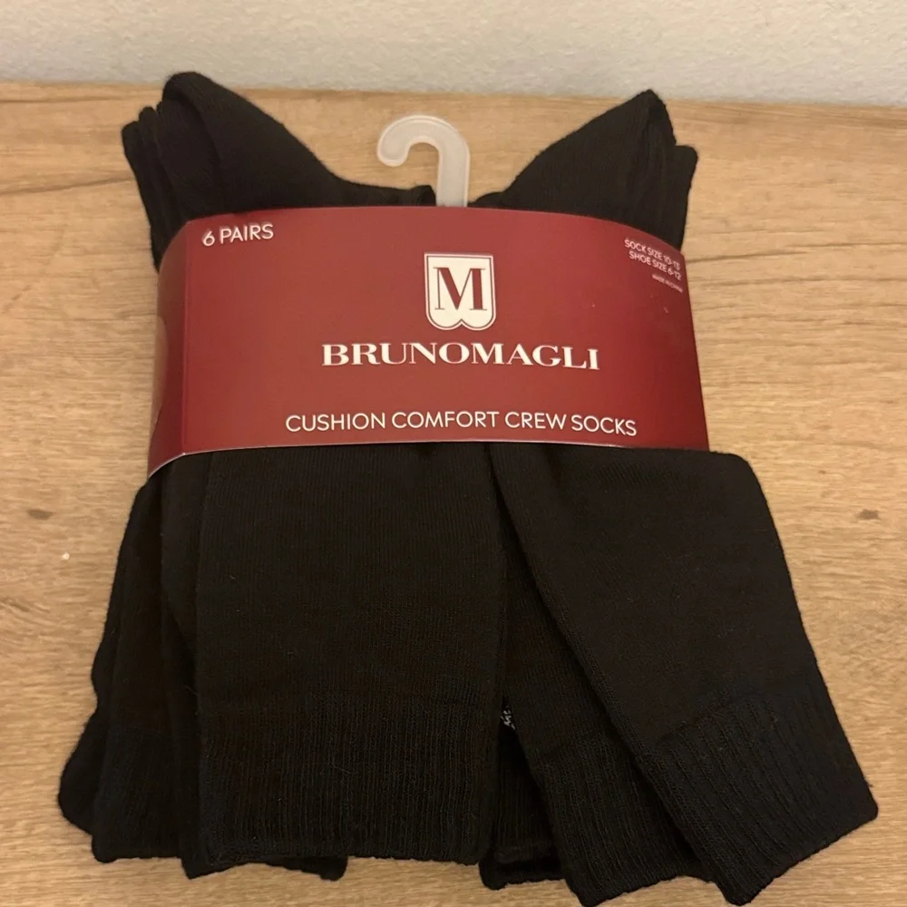 NWT Bruno Magli cushion comfort crew socks.